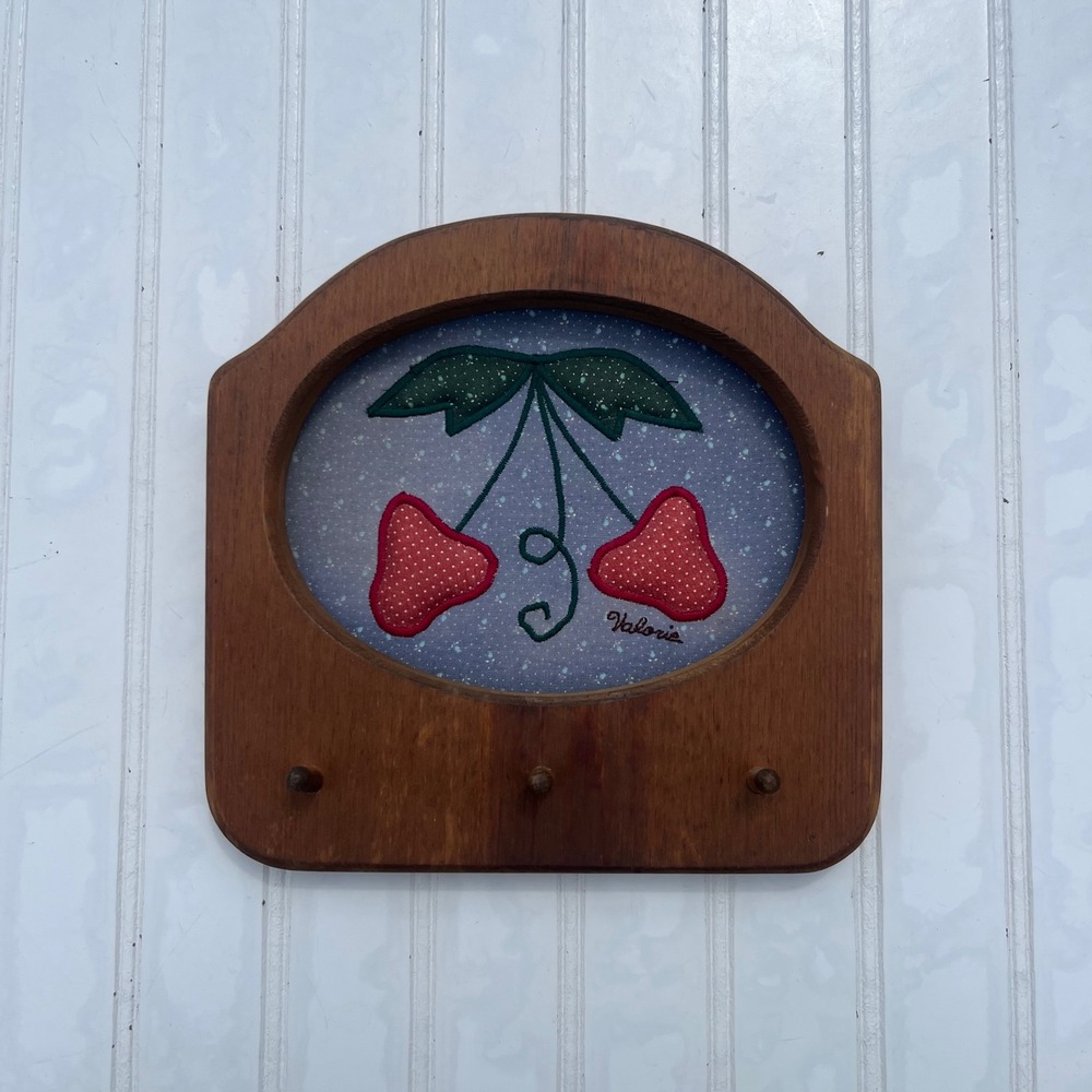 Vintage 1985 Valorie Folk Art Applique Strawberry Wood Key Rack Wall Hanging
